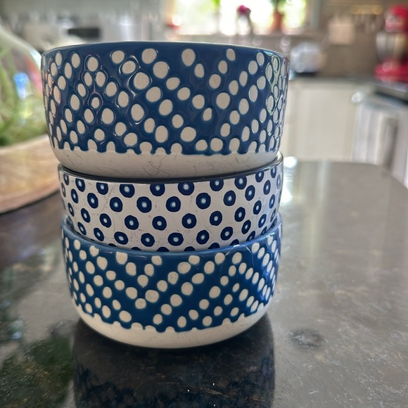 3 threshold, blue and white patterned miniature bowls - Picture 5 of 5
